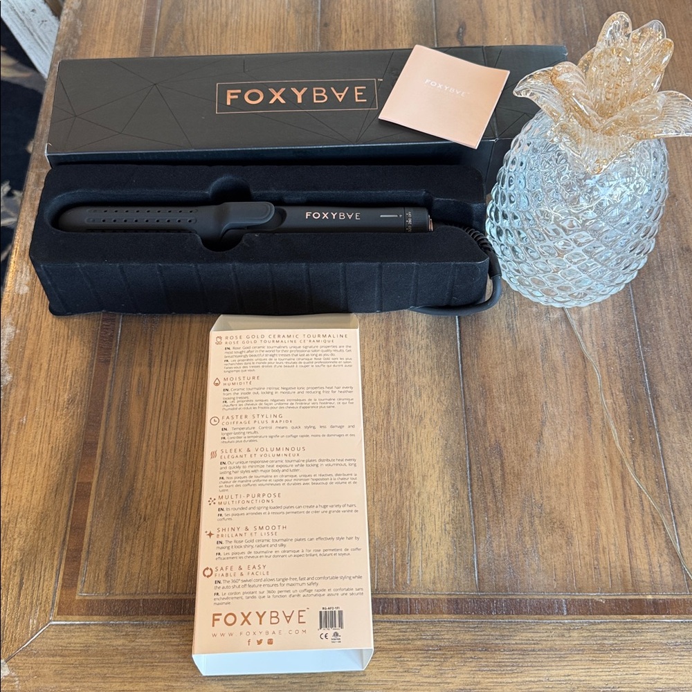 FOXY BAE 2 IN 1 AIRFLOW FLAT IRON. 
BRAND NEW!!